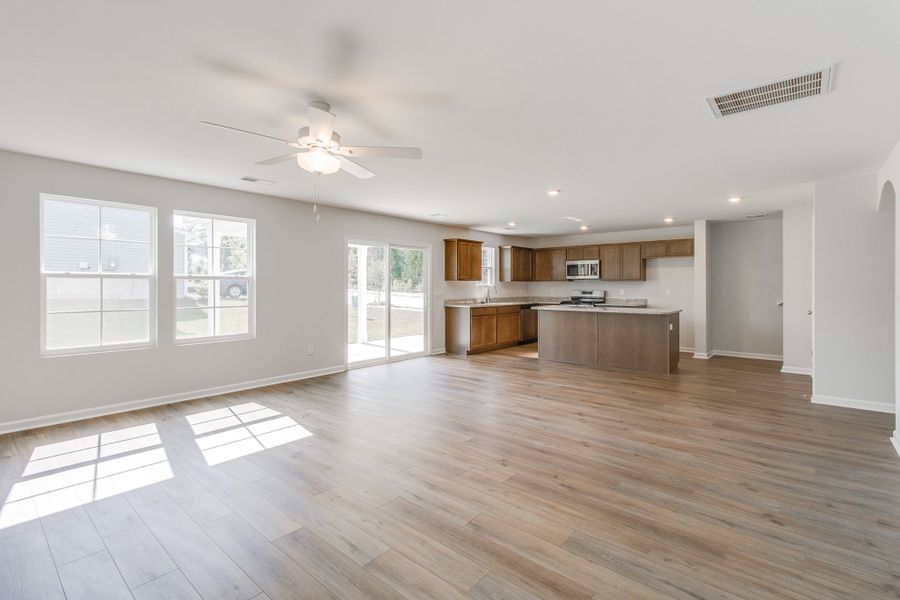 Spacious, unfurnished interior of a new home in Ellington, Elgin (Image 24).