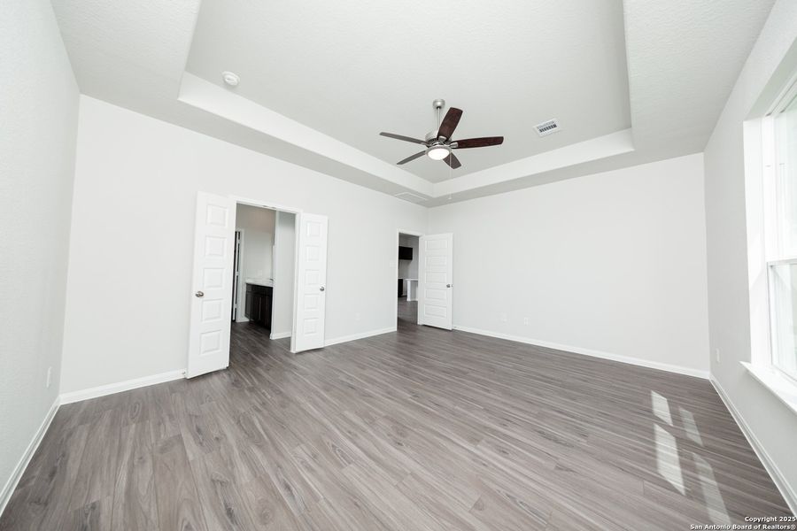 Spacious, unfurnished interior of a new home in Cinco Lakes, San Antonio (Image 13).