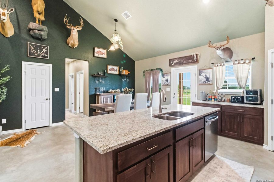 Furnished interior view inside a new home in , Sabinal (Image 43).