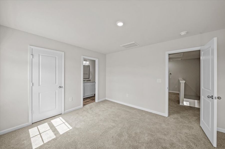 Representative unfurnished interior of a home built from the Palmetto II by McGuinn Homes in Clarke Townes, Anderson (Image 73).