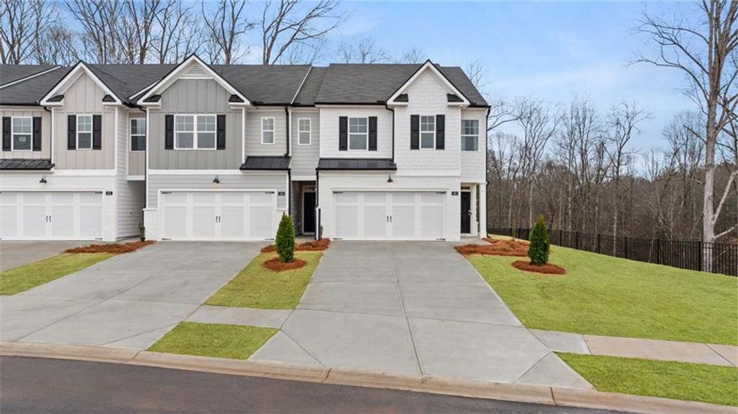 Front exterior of a new home in Echo Glen, Stockbridge, GA, highlighting curb appeal (Image 1). Front exterior of a new home in Echo Glen, Stockbridge, GA, highlighting curb appeal (Image 1).
