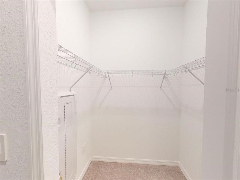 Spacious, unfurnished interior of a new home in , Venice (Image 14).
