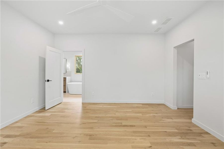 Spacious, unfurnished interior of a new home in , Atlanta (Image 28).
