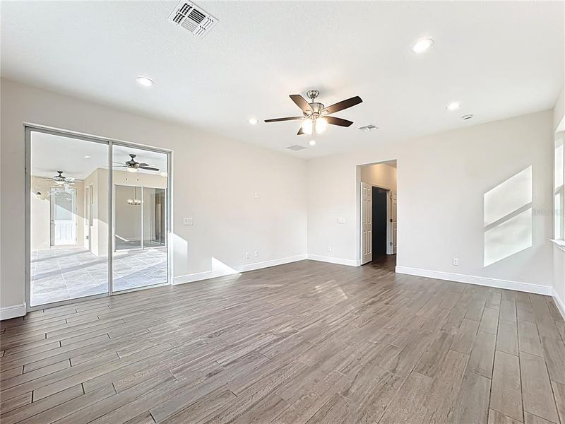 Spacious, unfurnished interior of a new home in , Orlando (Image 67).