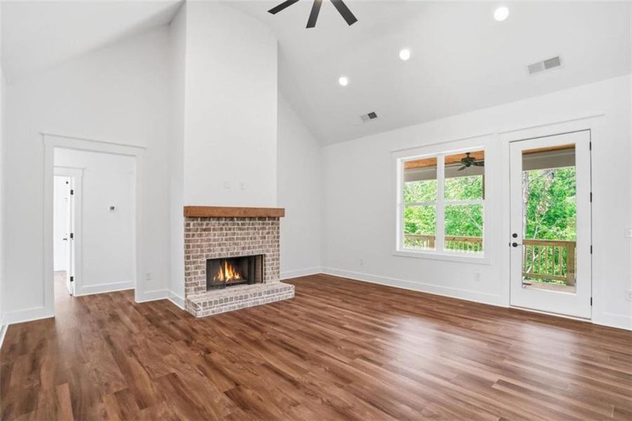 Spacious, unfurnished interior of a new home in , Jasper (Image 44).