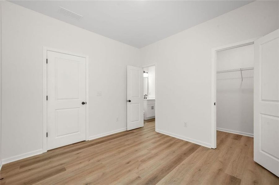Spacious, unfurnished interior of a new home in , Atlanta (Image 30).