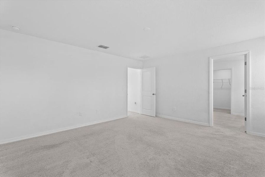 Spacious, unfurnished interior of a new home in , Bradenton (Image 15).