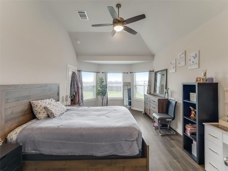 Primary Suite W/Bay Window