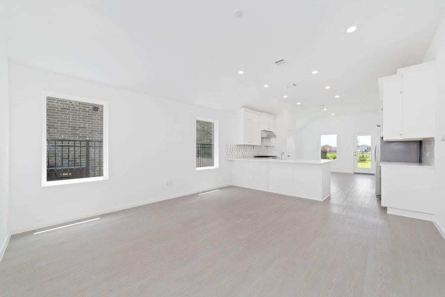 Spacious, unfurnished interior of a new home in , Katy (Image 20).