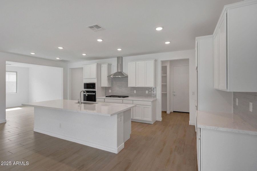 1025_Crimson_14786_Kitchen+(3)