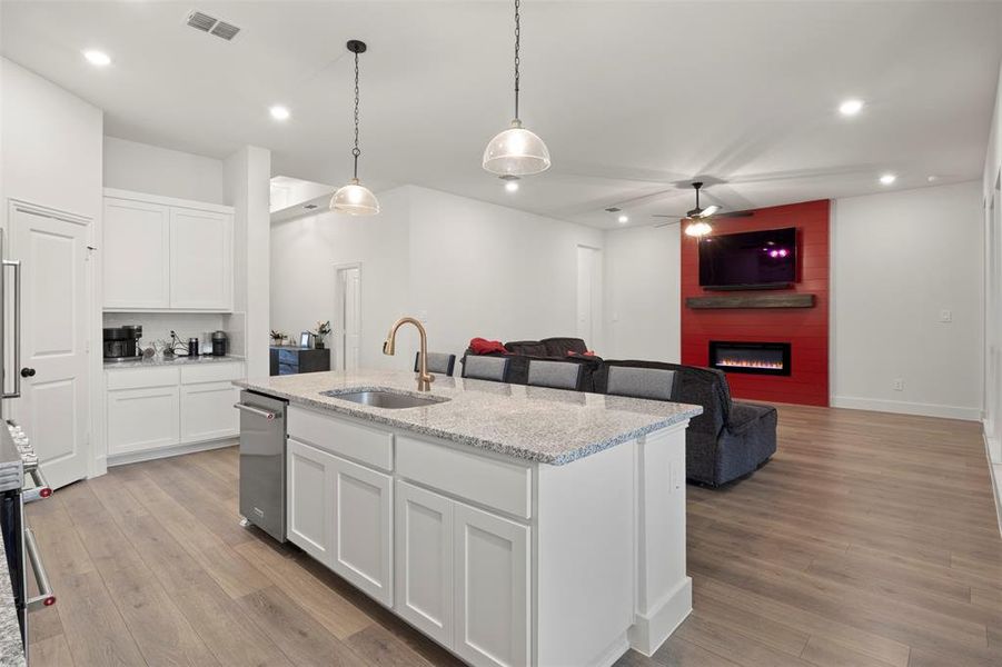 Furnished interior view inside a new home in , Saginaw (Image 13).