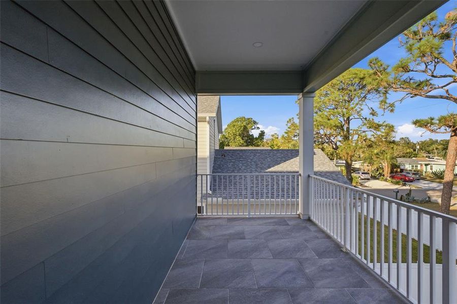 Exterior details and patio area of a home in , St. Petersburg (Image 4).