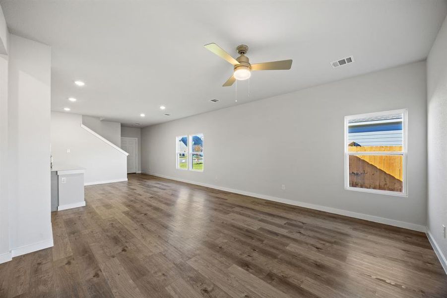 Spacious, unfurnished interior of a new home in MiraVerde, Crowley (Image 11).