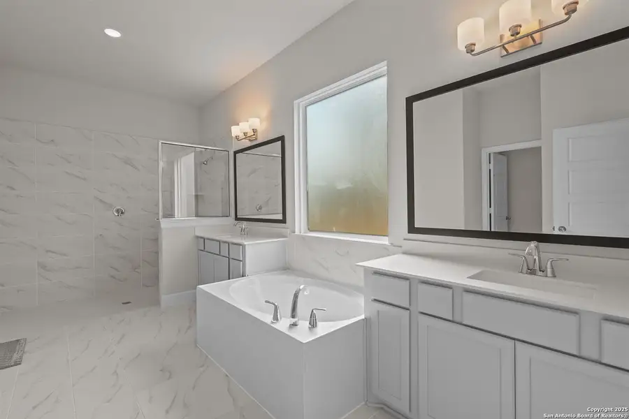 Furnished interior view inside a new home in Homestead, Schertz (Image 8).