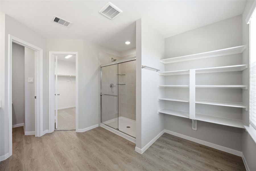 Spacious, unfurnished interior of a new home in , Houston (Image 21).