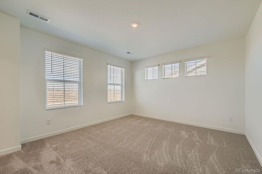Spacious, unfurnished interior of a new home in Eastcreek Farm, Thornton (Image 10).