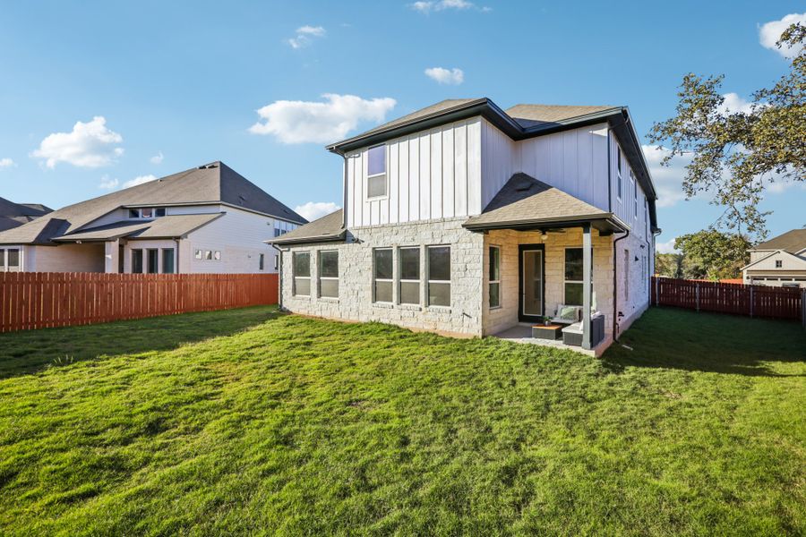Exterior details and patio area of a home in Sauls Ranch, Round Rock (Image 30).