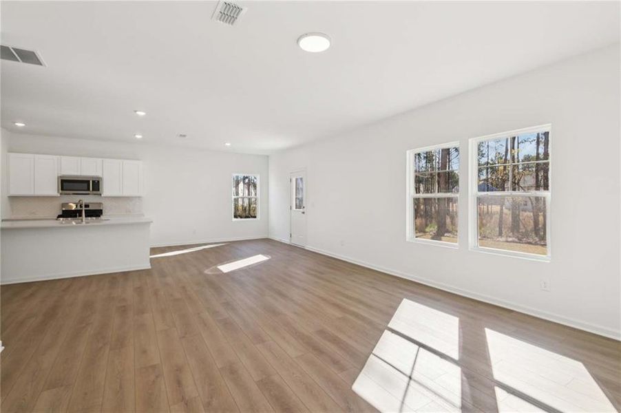 Spacious, unfurnished interior of a new home in The Pointe at Heron Bay, Locust Grove (Image 38).