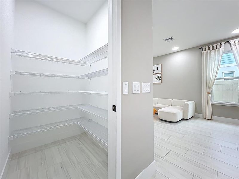 Spacious, unfurnished interior of a new home in , Winter Garden (Image 24).