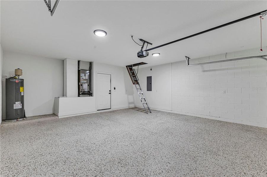 Spacious, unfurnished interior of a new home in , Deland (Image 28).