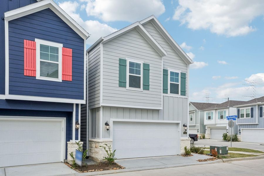 Exterior details and patio area of a home in Kemah Crossing - City Series, Kemah (Image 1).