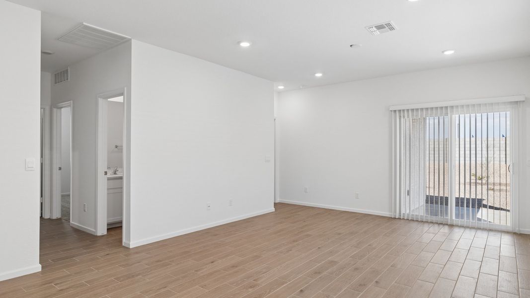 Spacious, unfurnished interior of a new home in Copper Falls, Buckeye (Image 21).