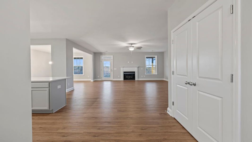 Spacious, unfurnished interior of a new home in Shadowood II, Seneca (Image 14).