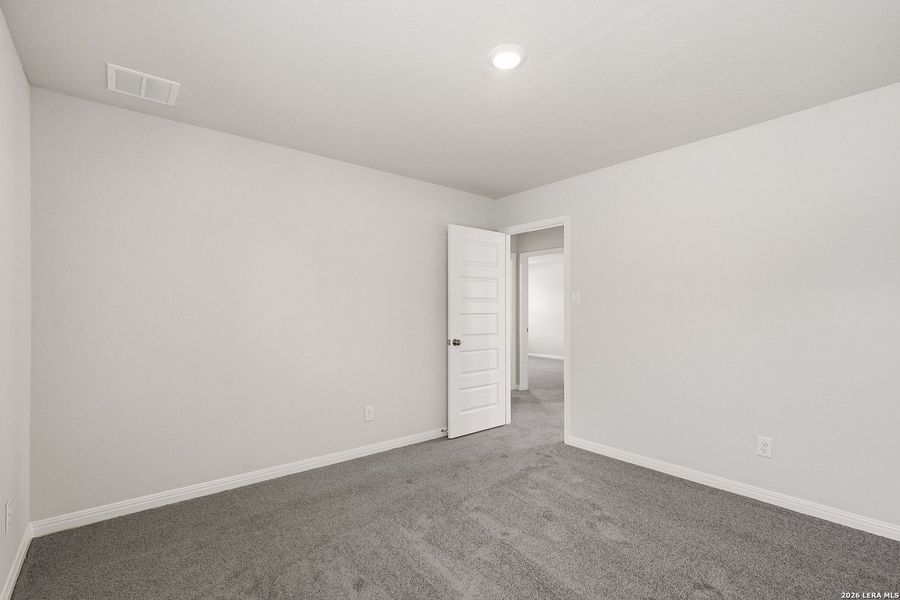 Spacious, unfurnished interior of a new home in Cinco Lakes, San Antonio (Image 17).