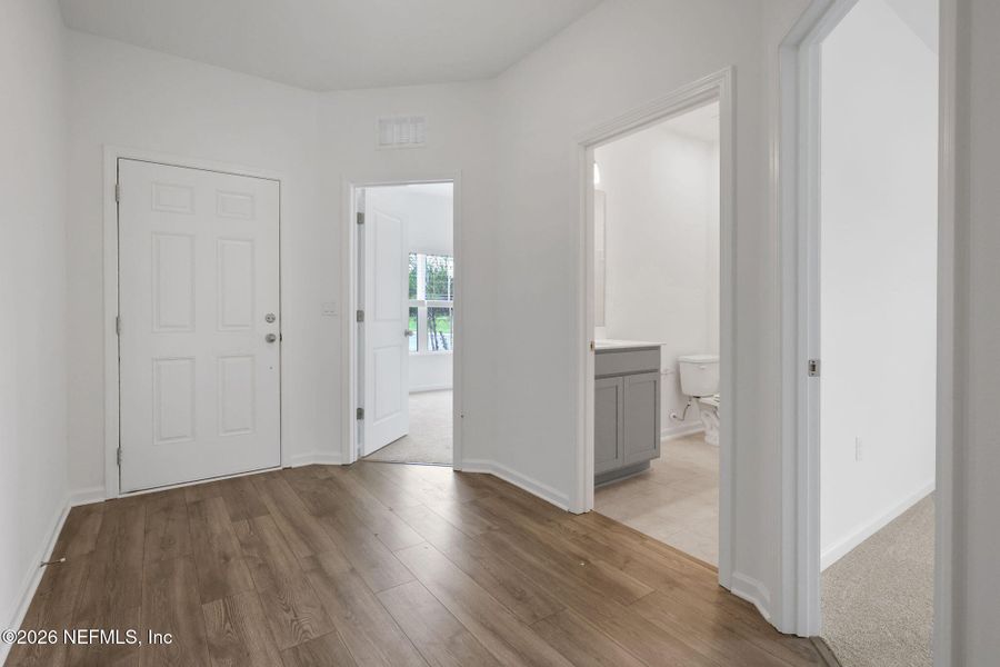 Spacious, unfurnished interior of a new home in Amberly, Green Cove Springs (Image 36).