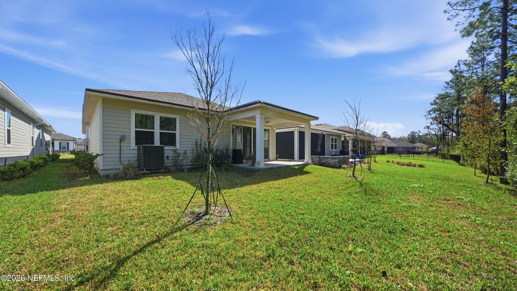Exterior details and patio area of a home in Tributary, Yulee (Image 4).