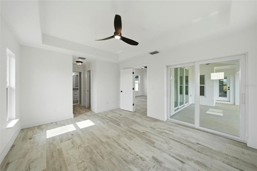 Spacious, unfurnished interior of a new home in , Arcadia (Image 37).