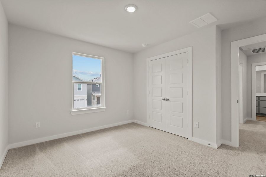 Spacious, unfurnished interior of a new home in Senna, Leon Valley (Image 13).