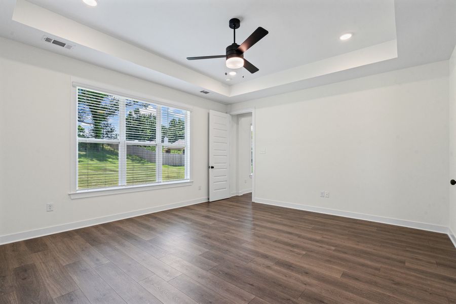 Representative unfurnished interior of a home built from the Albany by Grant & Co in Walker Farms, Bartlett (Image 25).