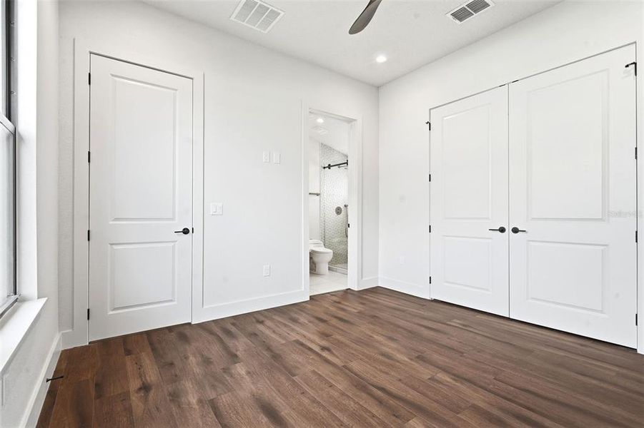 Spacious, unfurnished interior of a new home in , Orlando (Image 22).