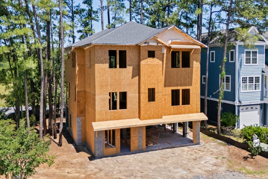 Exterior details and patio area of a home in Harbor Oaks Marina, Myrtle Beach (Image 3).