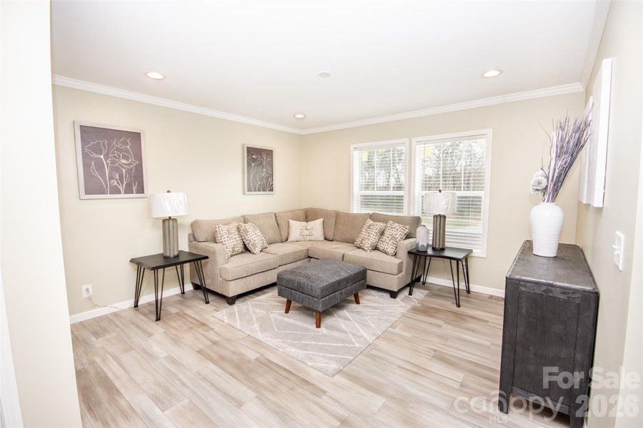 Beautifully furnished Den to enjoy!