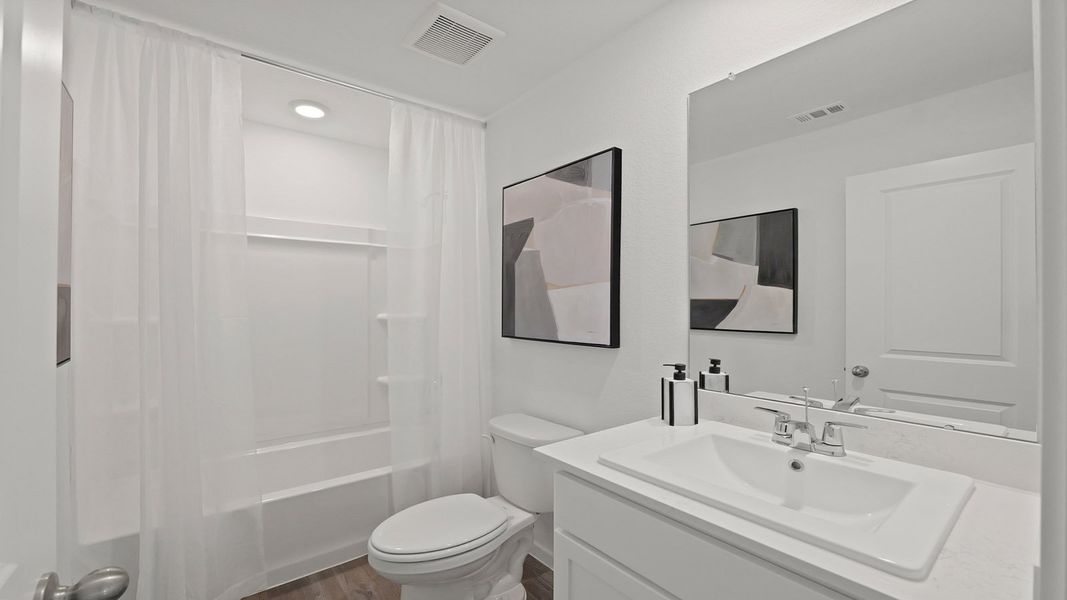 Furnished interior view inside a new home in Silverthorne, Conroe (Image 26).