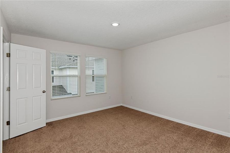 Spacious, unfurnished interior of a new home in Pasadena Woods, Dade City (Image 11).