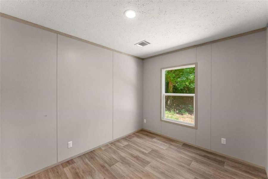 Spacious, unfurnished interior of a new home in , Dahlonega (Image 12).
