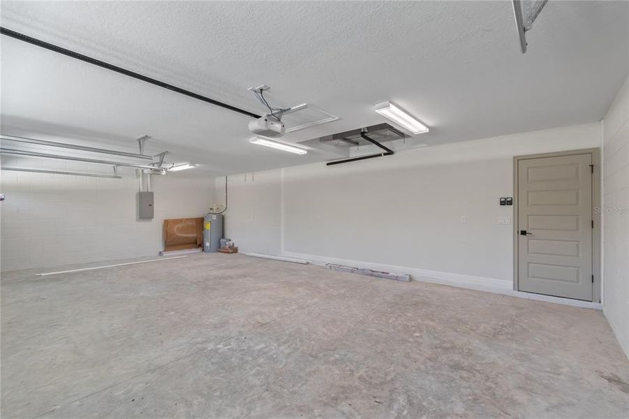 Spacious, unfurnished interior of a new home in , Ocala (Image 44).