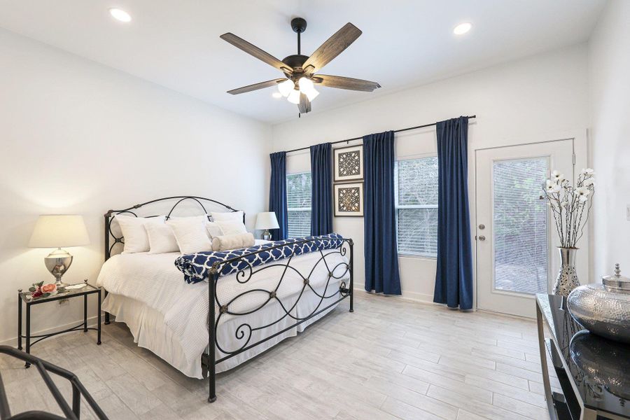 Furnished interior view inside a new home in , Wimberley (Image 4).