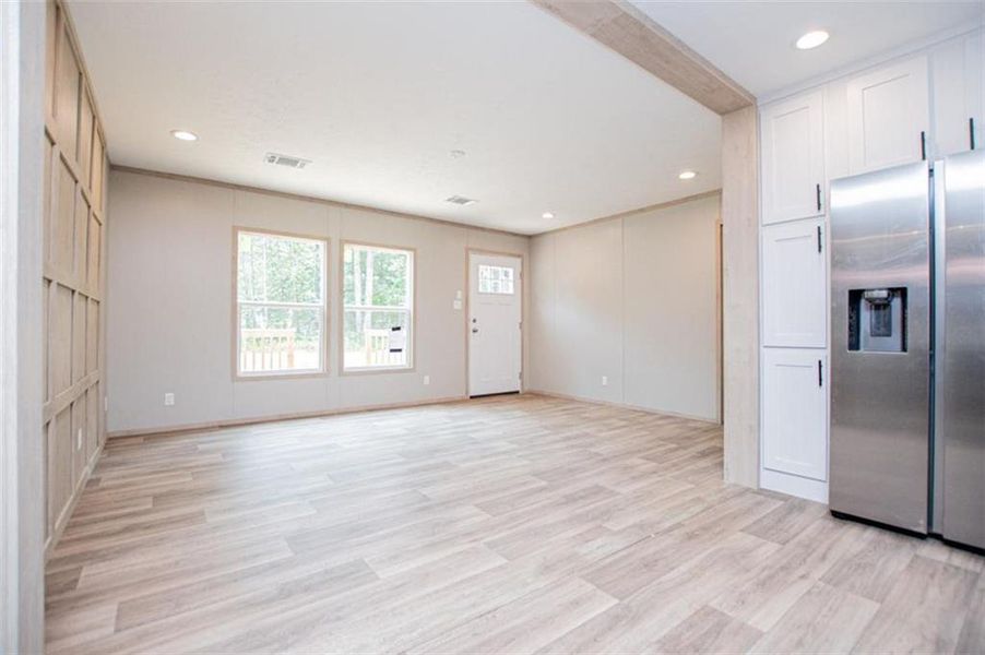 Spacious, unfurnished interior of a new home in , Temple (Image 69).
