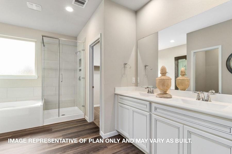 Furnished interior view inside a new home in River Ranch Estates, Mont Belvieu (Image 5).