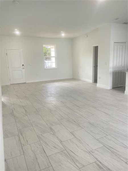 Spacious, unfurnished interior of a new home in , Ocala (Image 19).