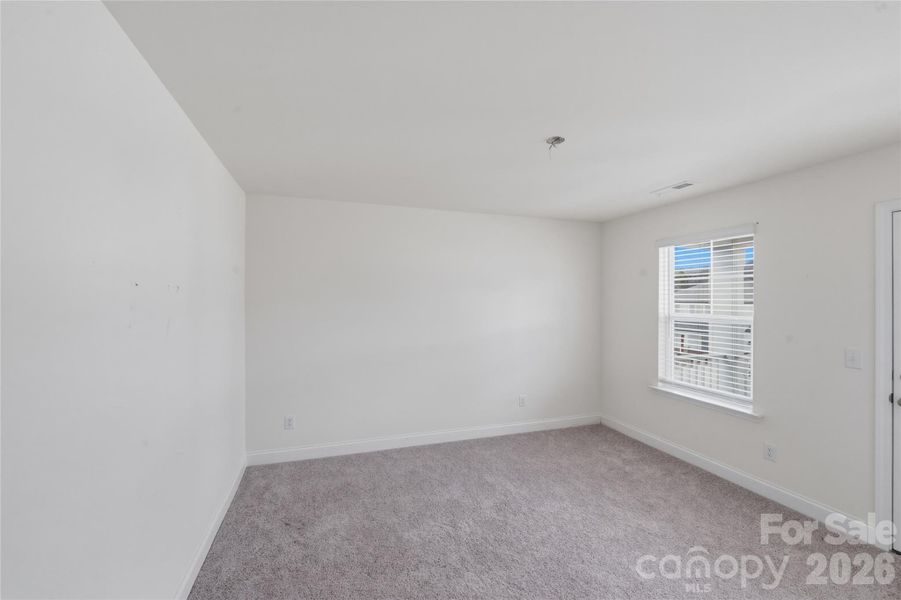 Spacious, unfurnished interior of a new home in Lakeside Glen, York (Image 22).