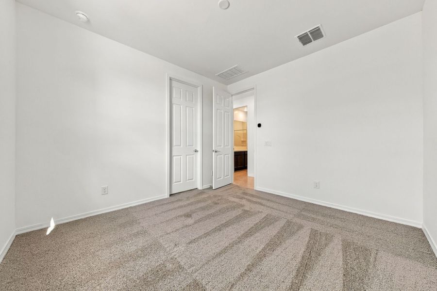 Spacious, unfurnished interior of a new home in Bella Vista Farms, San Tan Valley (Image 15). Spacious, unfurnished interior of a new home in Bella Vista Farms, San Tan Valley (Image 15).