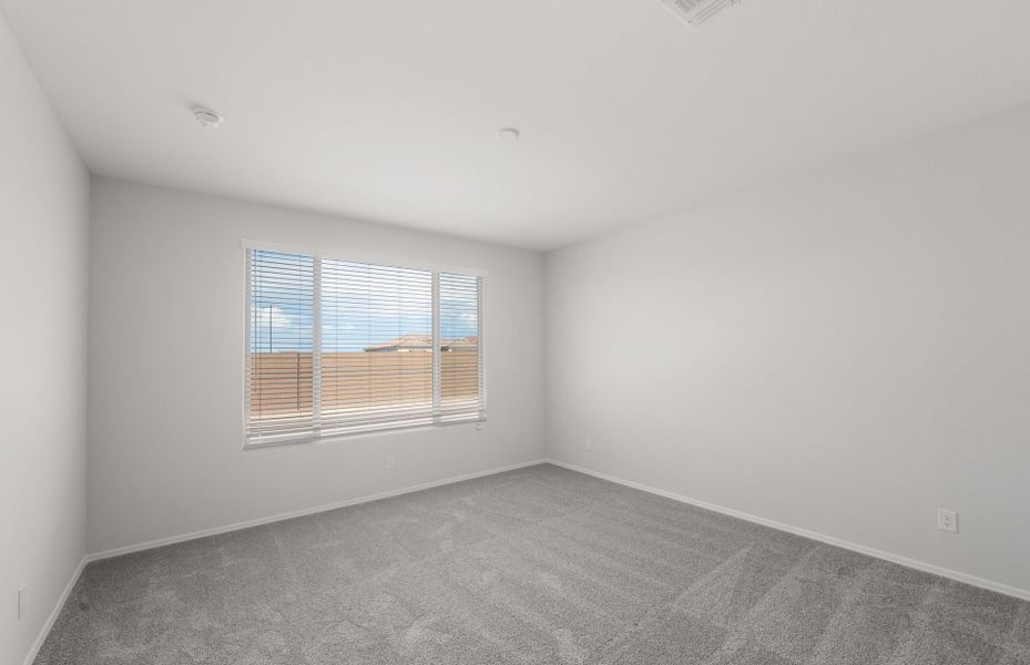 Spacious, unfurnished interior of a new home in Sun City Anthem at Merrill Ranch, Florence (Image 20).