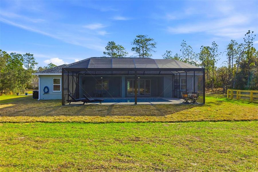 Exterior details and patio area of a home in , Beverly Hills (Image 27).