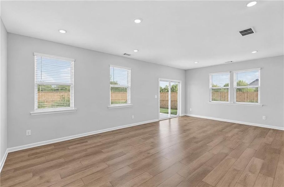 Spacious, unfurnished interior of a new home in Timber Ridge, Douglasville (Image 14).