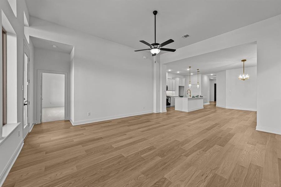 Spacious, unfurnished interior of a new home in Creekshaw – Classic, Royse City (Image 20). Spacious, unfurnished interior of a new home in Creekshaw – Classic, Royse City (Image 20).